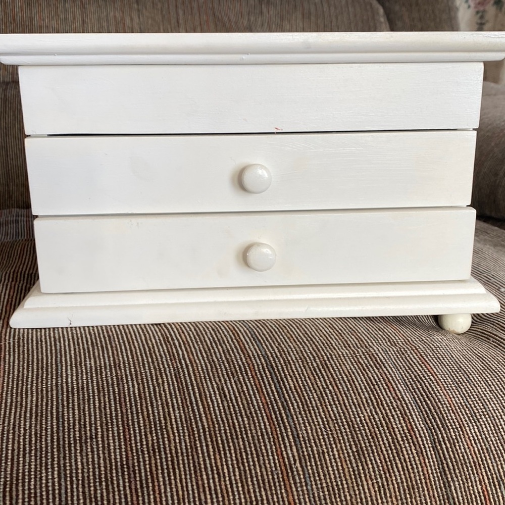 Jewelry box